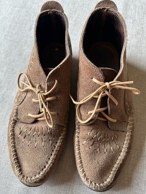 Minnetonka Brown Suede Moccasin Lace-Up Flats